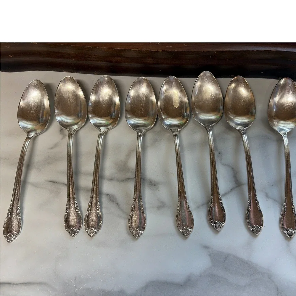 1847 Rogers Bros Remembrance silverplate flatware set in a vintage wooden chest